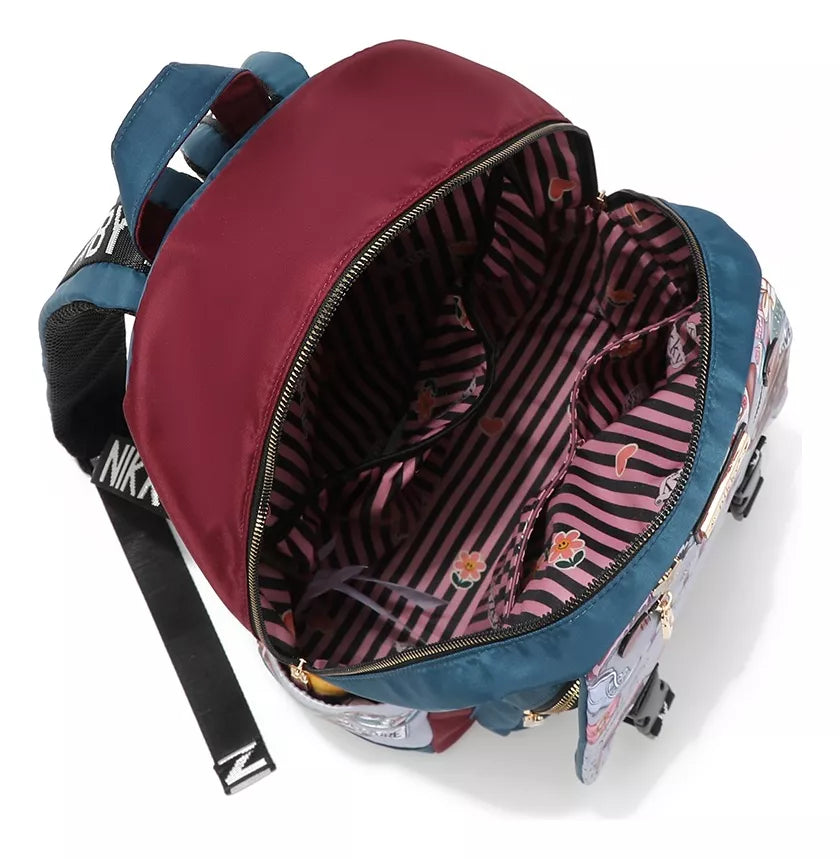 Mochila Grande De Nylon Con Solapa Y Bolsas Laterales Nikky World Nikky By Nicole Lee Ss24