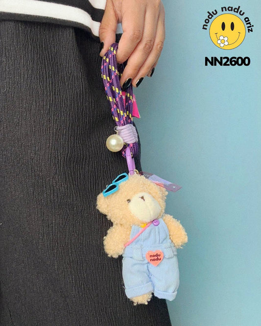 NN2600 Charms Osita con overol celeste y lentes