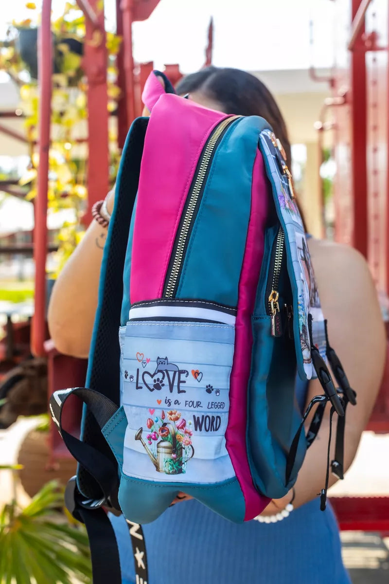 Mochila Grande Con Solapa Y Bolsas Laterales One Happy Family Nikky By Nicole Lee